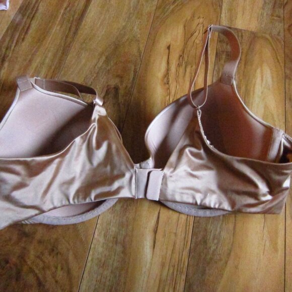 Wacoal Beige Inner Sheen T-Shirt Underwire Bra size 40C - Picture 3 of 5